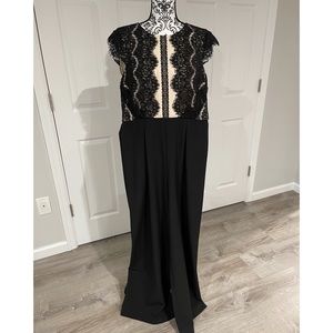 Tahari jumpsuit with lace bodice. Cap sleeves and wide leg.